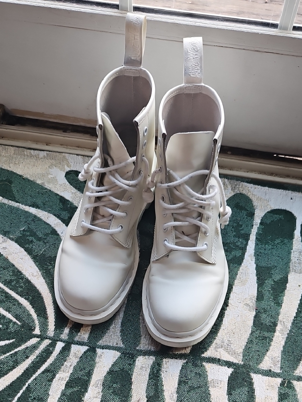 Dr. Martens White Combat Leather Lace-Up Ankle Boots Sz. 9